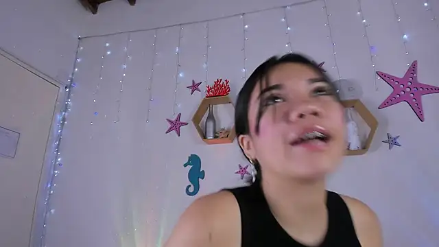 Snapshot of Emiily_Parkerr chatting on 03/15/25, 03:07 Emiily Parkerr online show from 03/15/25, 03:07