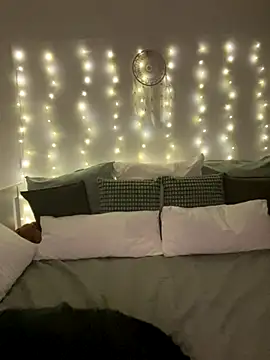 Off  Melonenmandy online show from 11/16/25, 04:45