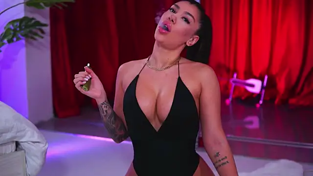 Snapshot of NatyDesiree chatting on 10/14/25, 11:11 NatyDesiree online show from 10/14/25, 11:11