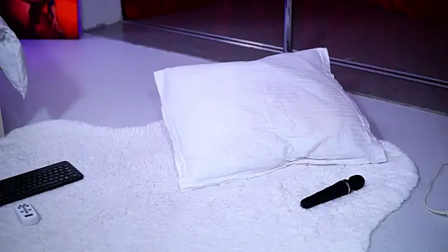 Snapshot of NatyDesiree chatting on 11/19/25, 10:15 NatyDesiree online show from 11/19/25, 10:15