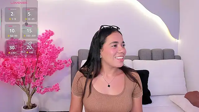 karol rivera  online show from 10/17/25, 10:23