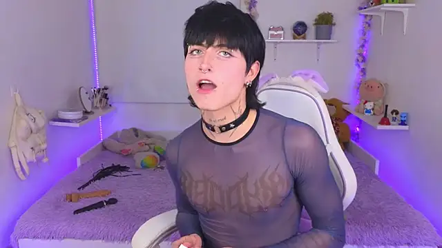 Baby Xian online show from 10/31/25, 08:37