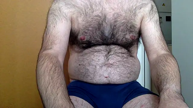 Snapshot of spanishairy chatting on 12/08/24, 02:41 spanishairy online show from 12/08/24, 02:41