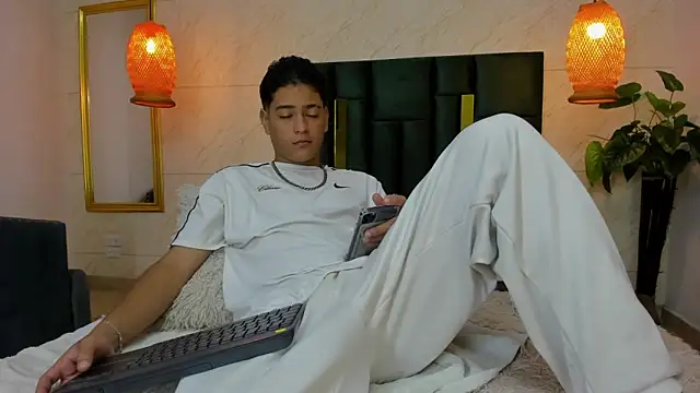 Snapshot of Levy_Steve chatting on 10/12/25, 03:27 Levy Steve online show from 10/12/25, 03:27