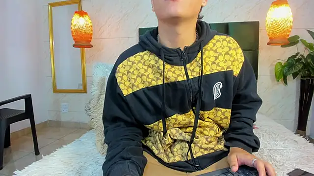 Snapshot of Levy_Steve chatting on 10/25/25, 03:25 Levy Steve online show from 10/25/25, 03:25