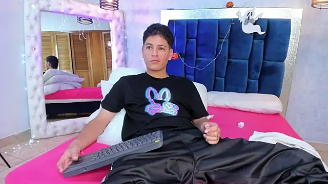 Snapshot of Levy_Steve chatting on 11/03/25, 03:08 Levy Steve online show from 11/03/25, 03:08