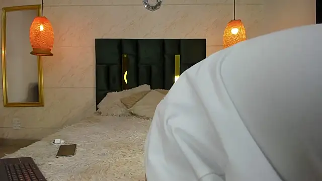 Snapshot of Levy_Steve chatting on 11/05/25, 03:39 Levy Steve online show from 11/05/25, 03:39