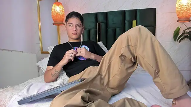 Snapshot of Levy_Steve chatting on 11/07/25, 05:51 Levy Steve online show from 11/07/25, 05:51