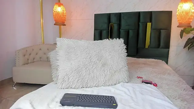 Snapshot of Levy_Steve chatting on 11/14/25, 04:22 Levy Steve online show from 11/14/25, 04:22