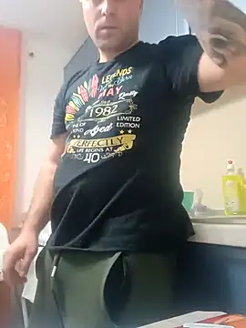 LucianM6 online show from 11/12/25, 03:01