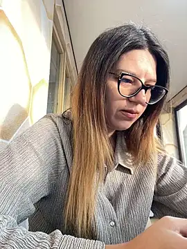 Snapshot of NadiraNoor chatting on 10/21/25, 02:18 NadiraNoor online show from 10/21/25, 02:18