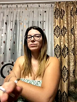 Snapshot of NadiraNoor chatting on 10/25/25, 09:42 NadiraNoor online show from 10/25/25, 09:42