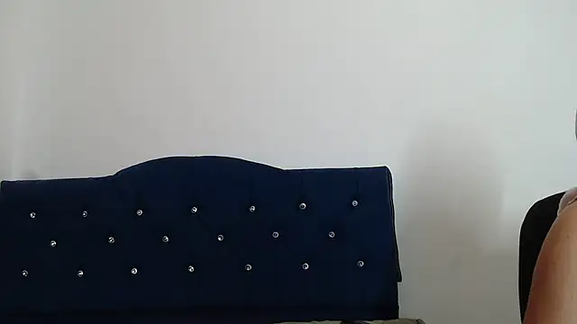 Snapshot of Chanel_87xxx chatting on 02/18/25, 01:44 Chanel 87xxx online show from 02/18/25, 01:44