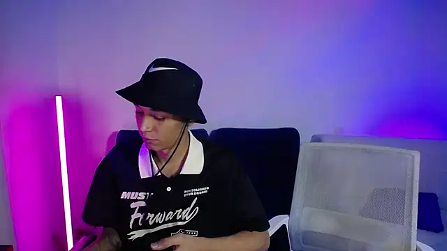 Snapshot of RAV3NHUDSON chatting on 11/12/25, 07:09 RAV3NHUDSON online show from 11/12/25, 07:09