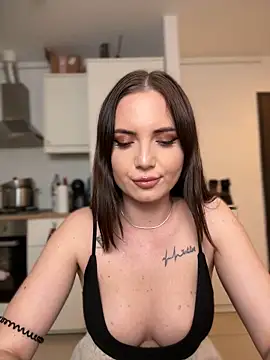 Snapshot of AvaGianna chatting on 12/12/24, 11:03 AvaGianna online show from 12/12/24, 11:03