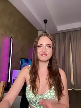 AvaGianna online show from 10/18/25, 09:21