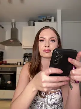 AvaGianna online show from 11/04/25, 02:16