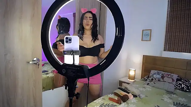 ShanonLe online show from 01/29/25, 04:52