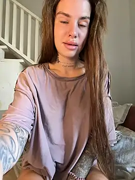 EmiliaCatalina online show from 12/17/24, 07:37