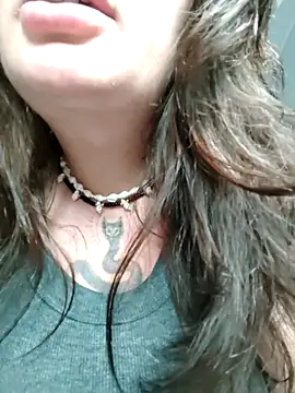 EllieOz online show from 10/06/25, 04:04