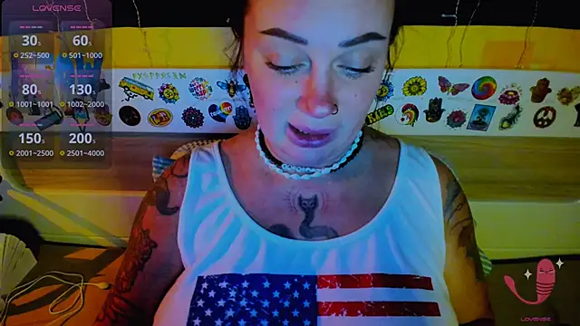 EllieOz online show from 11/18/25, 06:23