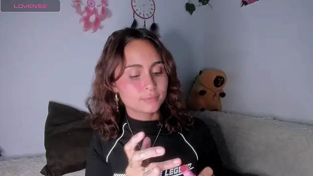 Violette-Ramirez01 online show from 10/20/25, 10:32