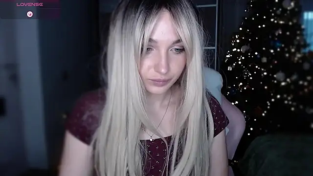 Snapshot of Yoda21 chatting on 12/29/24, 01:49 Yoda21 online show from 12/29/24, 01:49