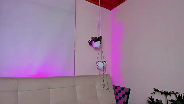 Snapshot of roselinedior chatting on 01/28/25, 04:30 roselinedior online show from 01/28/25, 04:30