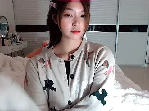 Snapshot of -Lucky_Girl chatting on 12/15/24, 02:59 -Lucky Girl online show from 12/15/24, 02:59