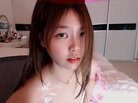 Snapshot of -Lucky_Girl chatting on 12/17/24, 06:24 -Lucky Girl online show from 12/17/24, 06:24