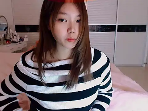 Snapshot of -Lucky_Girl chatting on 12/18/24, 04:42 -Lucky Girl online show from 12/18/24, 04:42