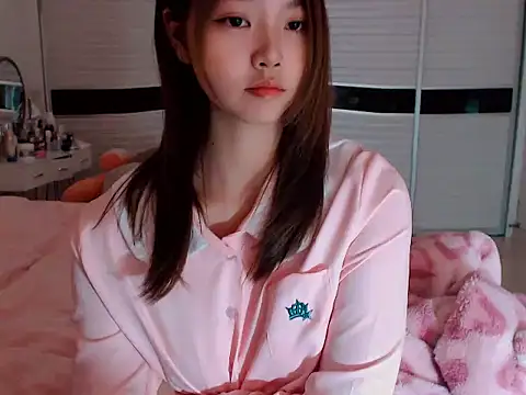Snapshot of -Lucky_Girl chatting on 12/20/24, 02:30 -Lucky Girl online show from 12/20/24, 02:30