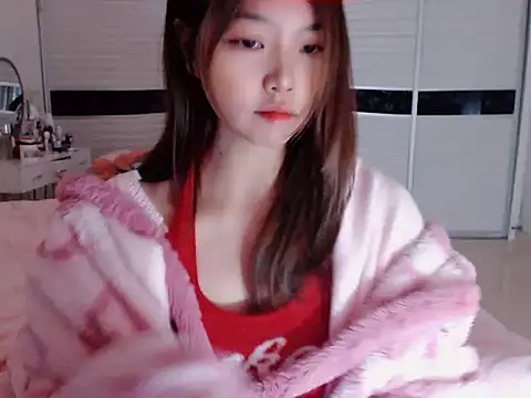 Snapshot of -Lucky_Girl chatting on 12/21/24, 01:15 -Lucky Girl online show from 12/21/24, 01:15