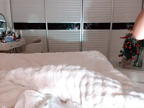 Snapshot of -Lucky_Girl chatting on 12/23/24, 11:47 -Lucky Girl online show from 12/23/24, 11:47