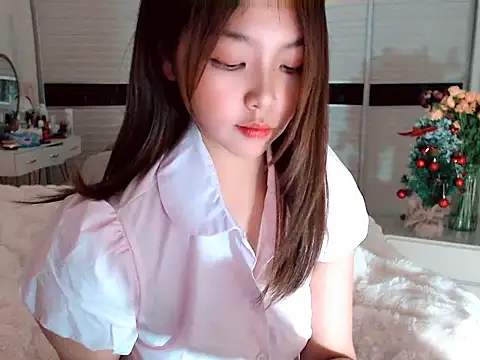 Snapshot of -Lucky_Girl chatting on 12/23/24, 02:50 -Lucky Girl online show from 12/23/24, 02:50