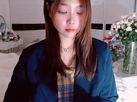 Snapshot of -Lucky_Girl chatting on 12/25/24, 11:43 -Lucky Girl online show from 12/25/24, 11:43