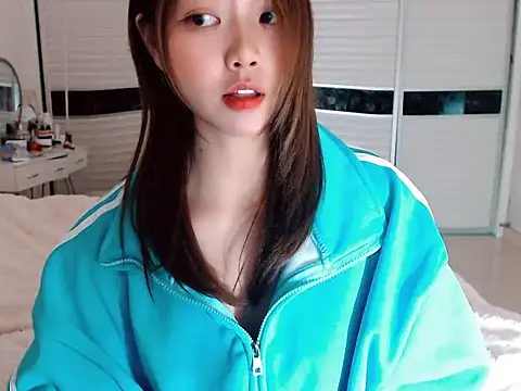 Snapshot of -Lucky_Girl chatting on 12/26/24, 05:37 -Lucky Girl online show from 12/26/24, 05:37