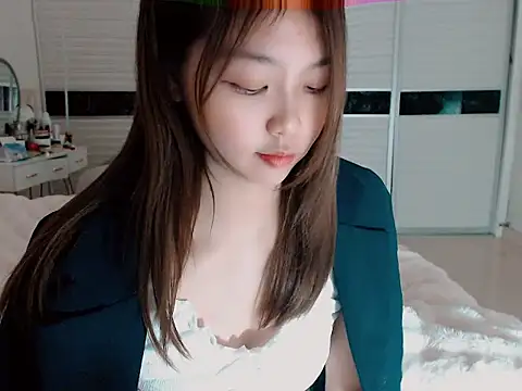 Snapshot of -Lucky_Girl chatting on 12/26/24, 11:43 -Lucky Girl online show from 12/26/24, 11:43
