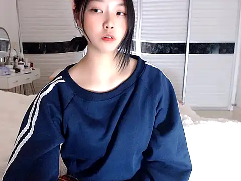 Snapshot of -Lucky_Girl chatting on 12/27/24, 02:54 -Lucky Girl online show from 12/27/24, 02:54