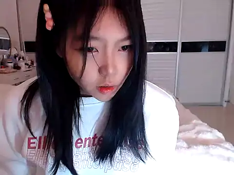 Snapshot of -Lucky_Girl chatting on 12/28/24, 03:37 -Lucky Girl online show from 12/28/24, 03:37