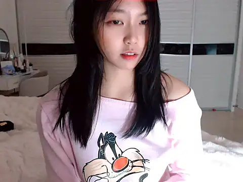 Snapshot of -Lucky_Girl chatting on 01/02/25, 12:24 -Lucky Girl online show from 01/02/25, 12:24