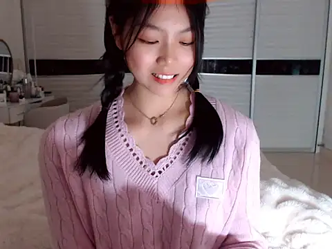 Snapshot of -Lucky_Girl chatting on 01/04/25, 09:43 -Lucky Girl online show from 01/04/25, 09:43