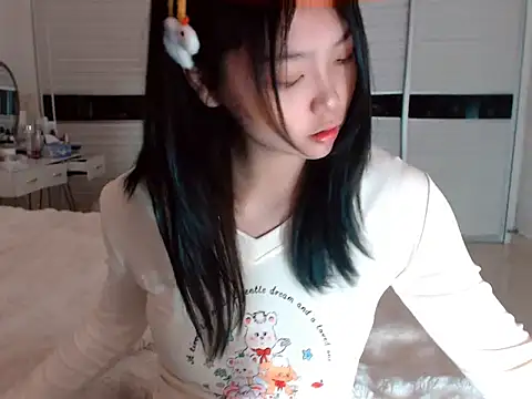 Snapshot of -Lucky_Girl chatting on 01/07/25, 02:10 -Lucky Girl online show from 01/07/25, 02:10