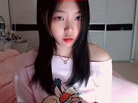 Snapshot of -Lucky_Girl chatting on 01/08/25, 11:54 -Lucky Girl online show from 01/08/25, 11:54