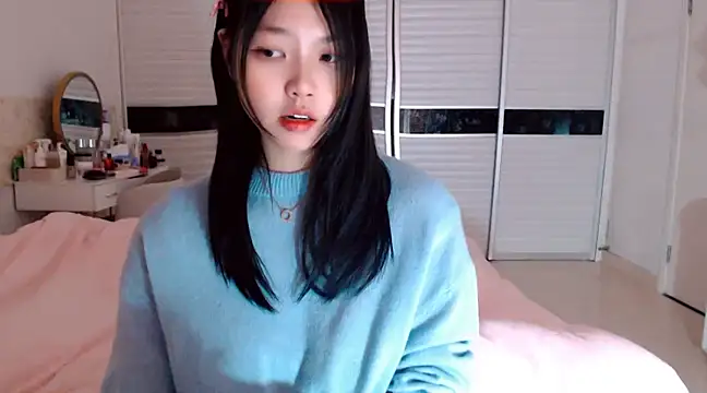 Snapshot of -Lucky_Girl chatting on 01/13/25, 02:18 -Lucky Girl online show from 01/13/25, 02:18