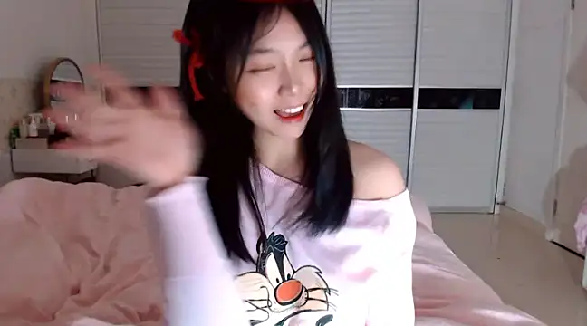 Snapshot of -Lucky_Girl chatting on 01/13/25, 11:19 -Lucky Girl online show from 01/13/25, 11:19