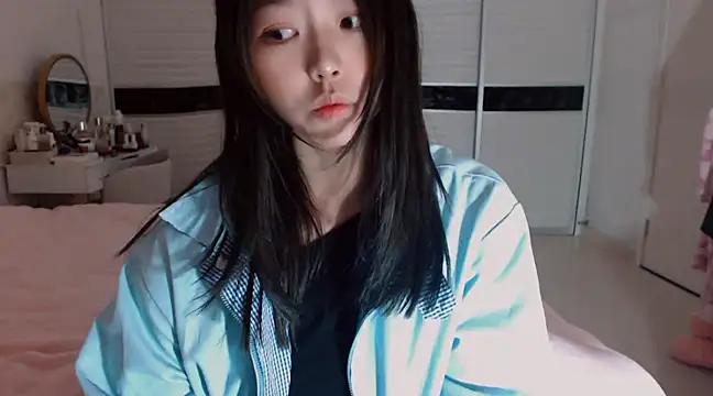 Snapshot of -Lucky_Girl chatting on 02/18/25, 11:30 -Lucky Girl online show from 02/18/25, 11:30