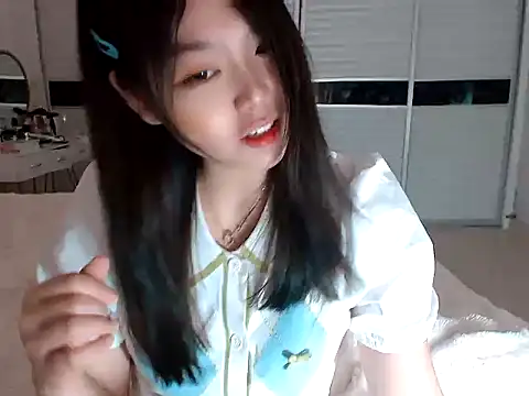 Snapshot of -Lucky_Girl chatting on 03/11/25, 12:44 -Lucky Girl online show from 03/11/25, 12:44