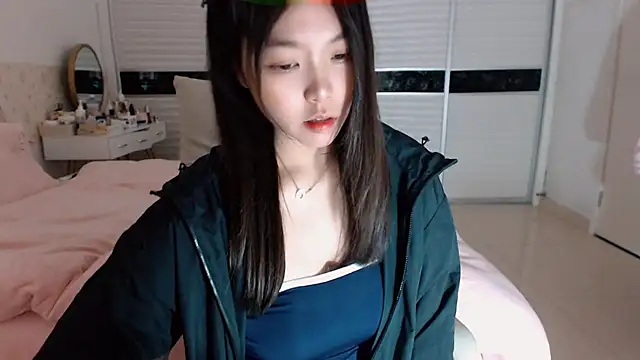 Snapshot of -Lucky_Girl chatting on 03/22/25, 11:32 -Lucky Girl online show from 03/22/25, 11:32