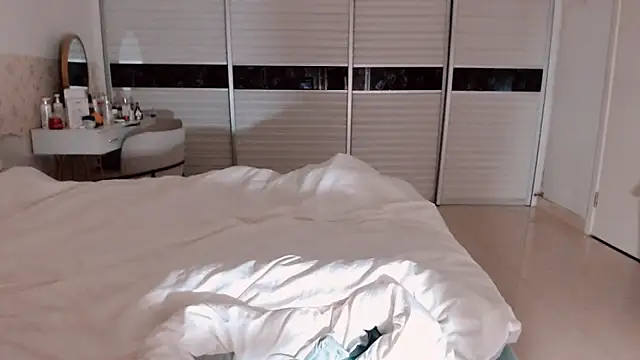 -Lucky Girl online show from 10/14/25, 02:29